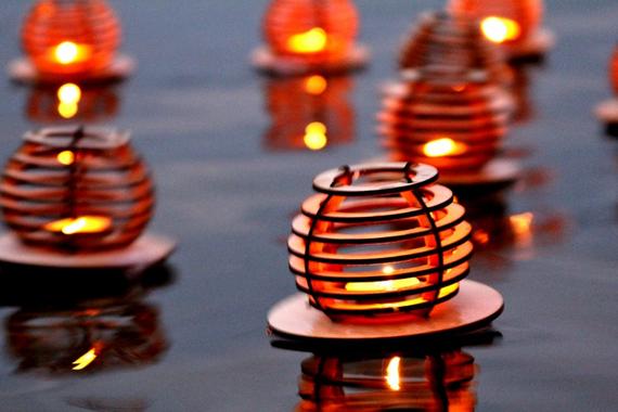 FLOATING WATER LANTERNS